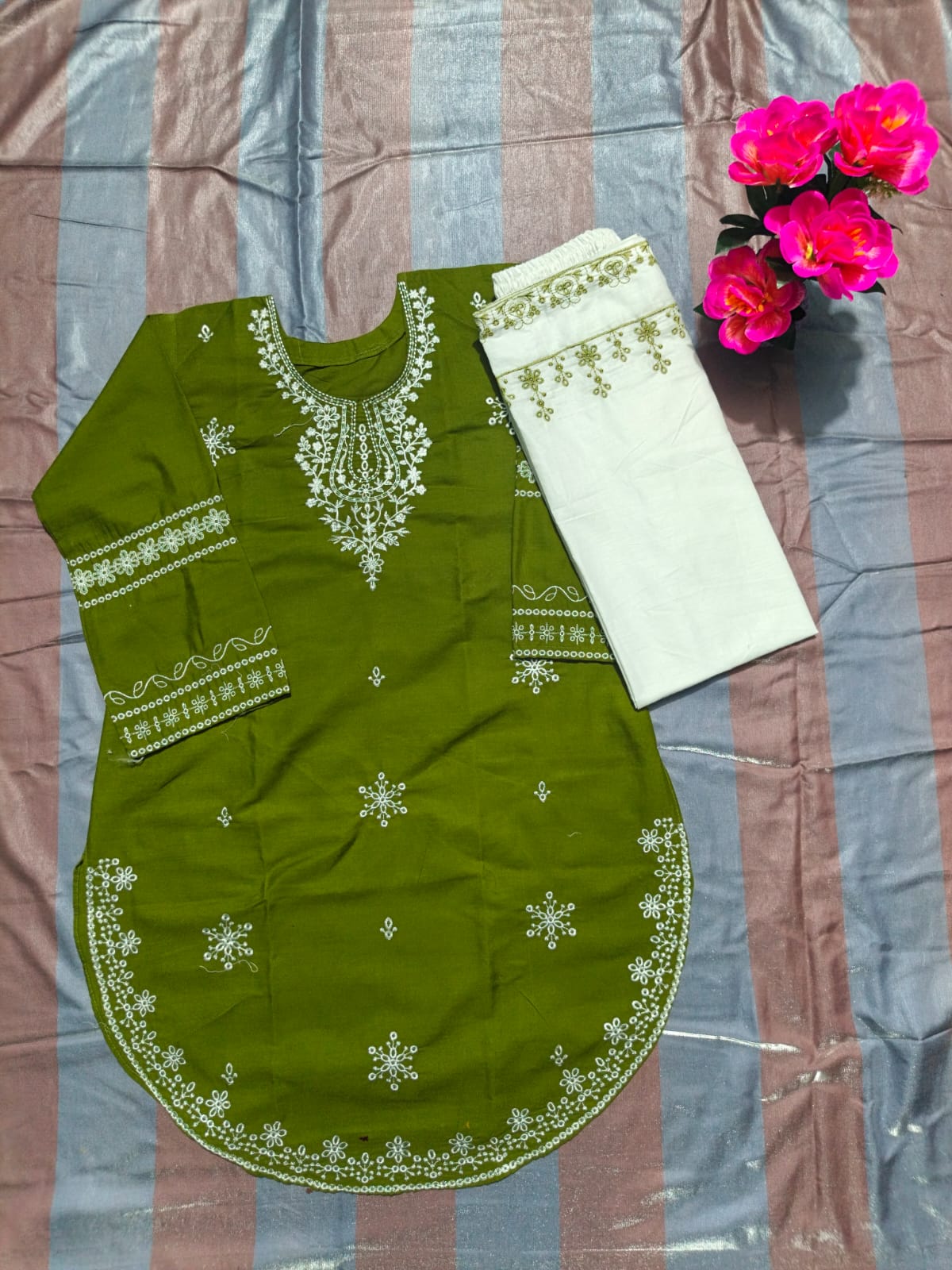 Exclusive Embroidered Kurti Set - 05